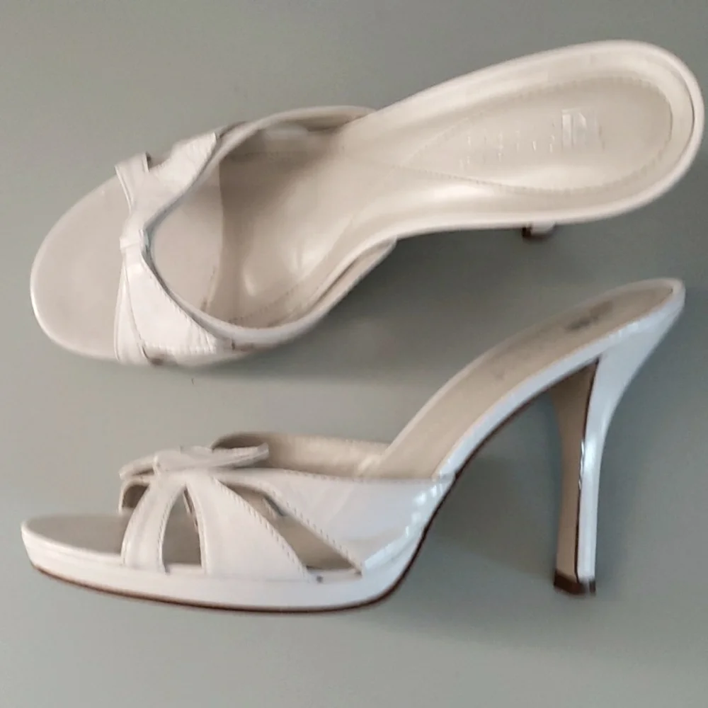 CL Carol Little White Ribbon Detail Leather Slides. Made in Brazil.